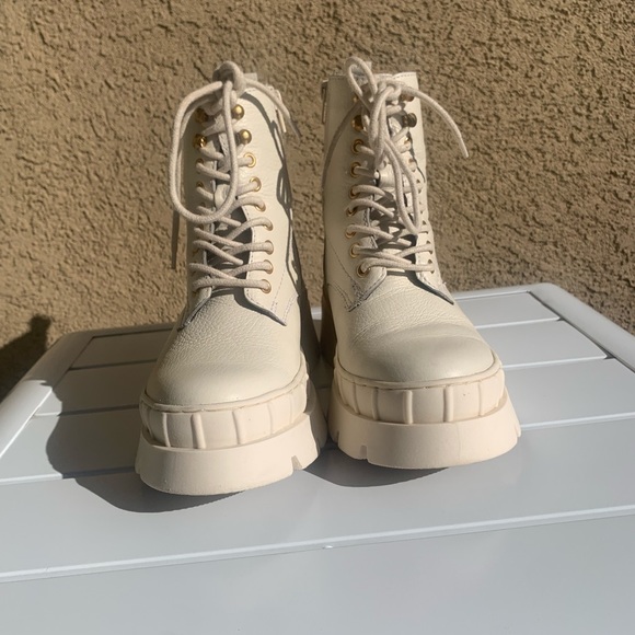 Vince Camuto white leather lug sole booties size 7 - Picture 3 of 16